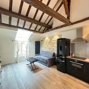 Grand Place Des Vosges, Marais/bastille Apartment Paris