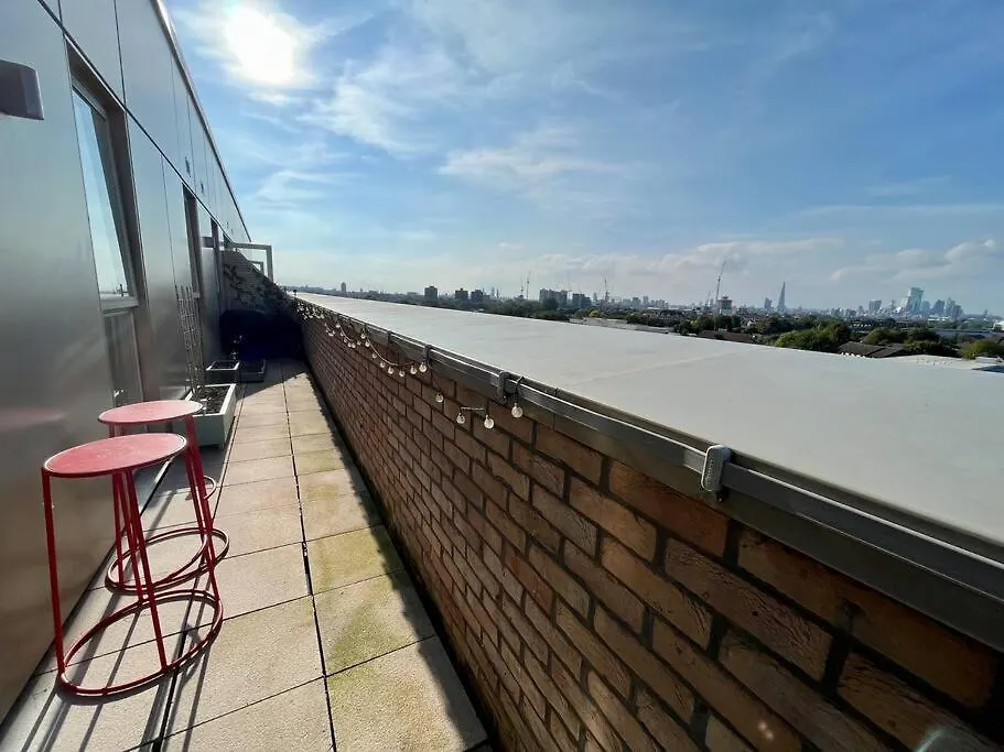 Elegant Chic Living: 1 Bed In Vibrant London Area Apartment 0*,  United Kingdom