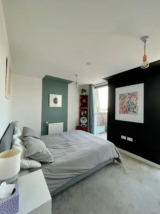 Elegant Chic Living: 1 Bed In Vibrant London Area Apartment United Kingdom