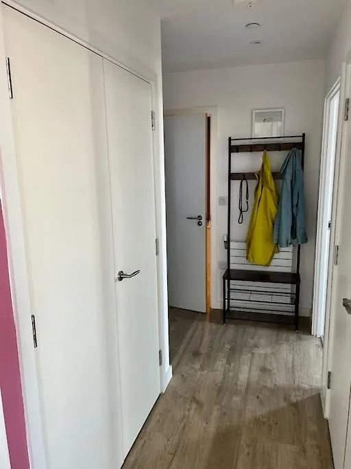 Elegant Chic Living: 1 Bed In Vibrant London Area Apartment United Kingdom